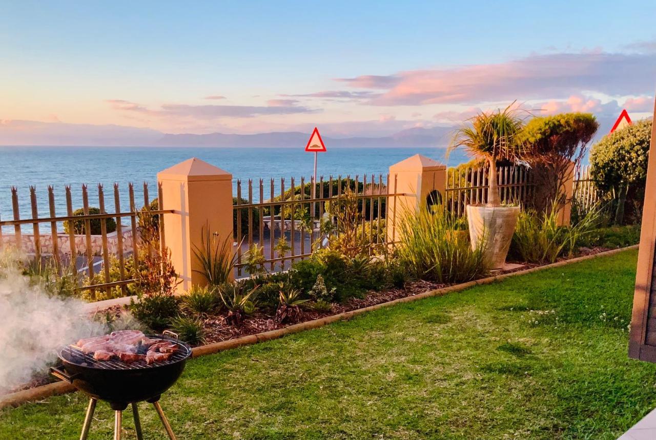 Sage At Whale Cove - Sea Facing Apartment De Kelders Esterno foto